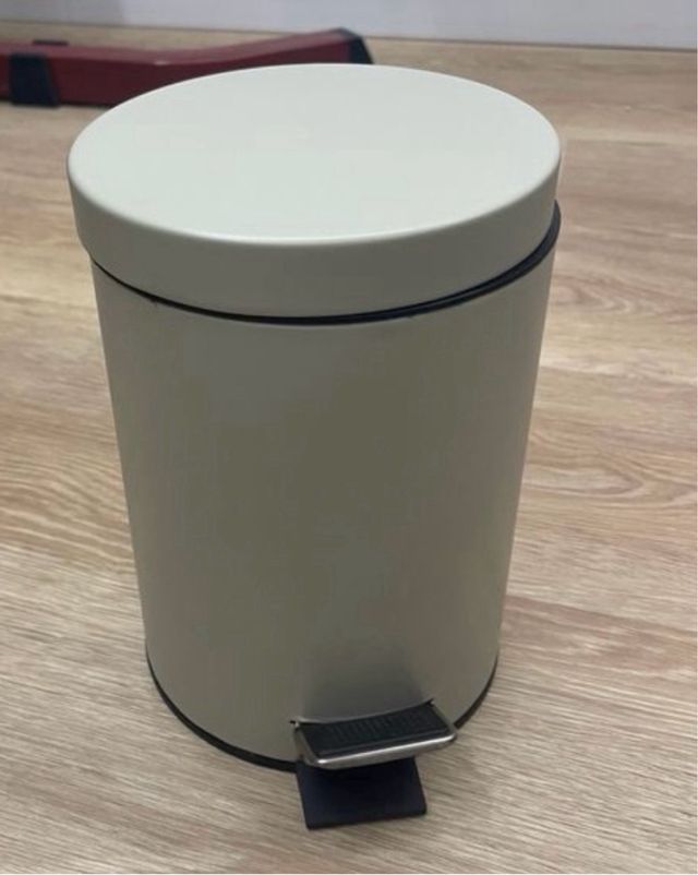 4 Papeleras baño con pedal de Muy Mucho