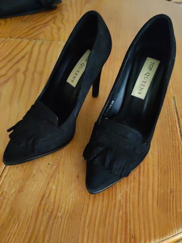 Zapato de tacón negro