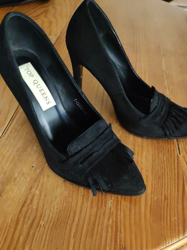 Zapato de tacón negro