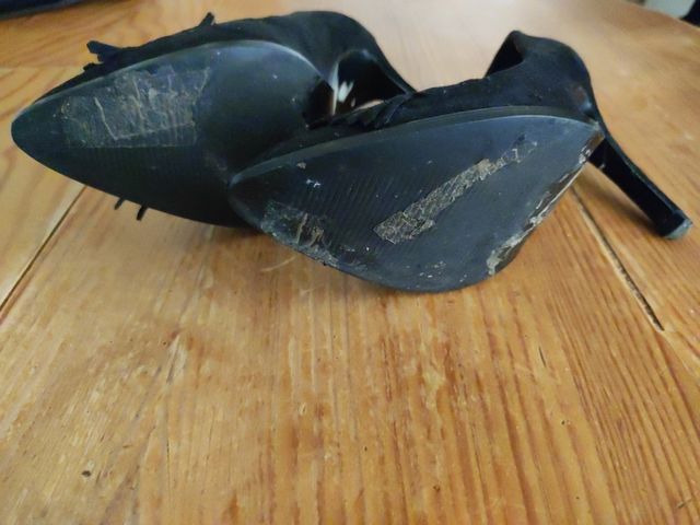 Zapato de tacón negro