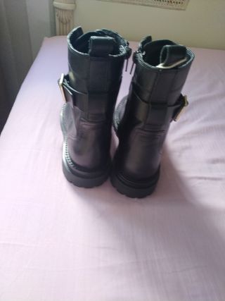 Botines de piel negros  con cordones