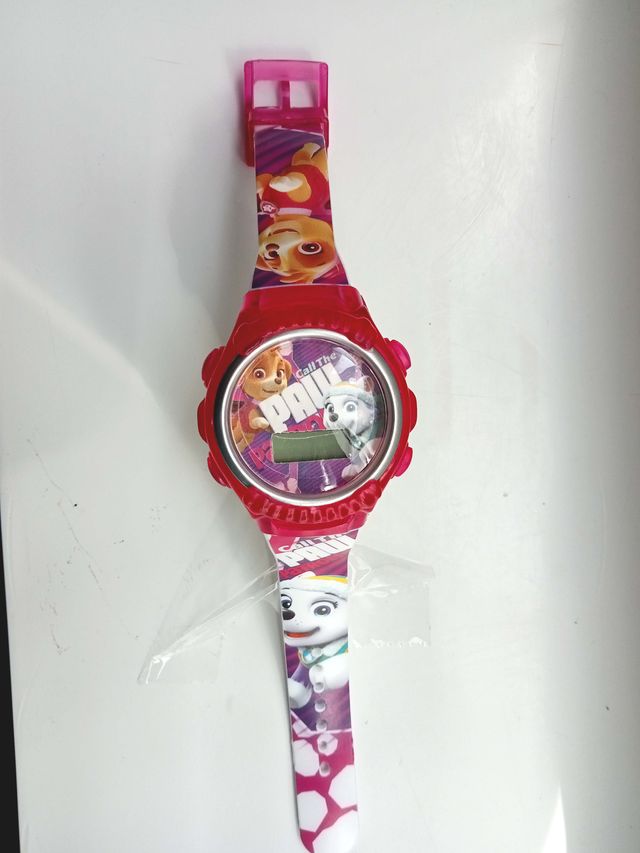 Paw Patrol (novo mealheiro e relógio digital)