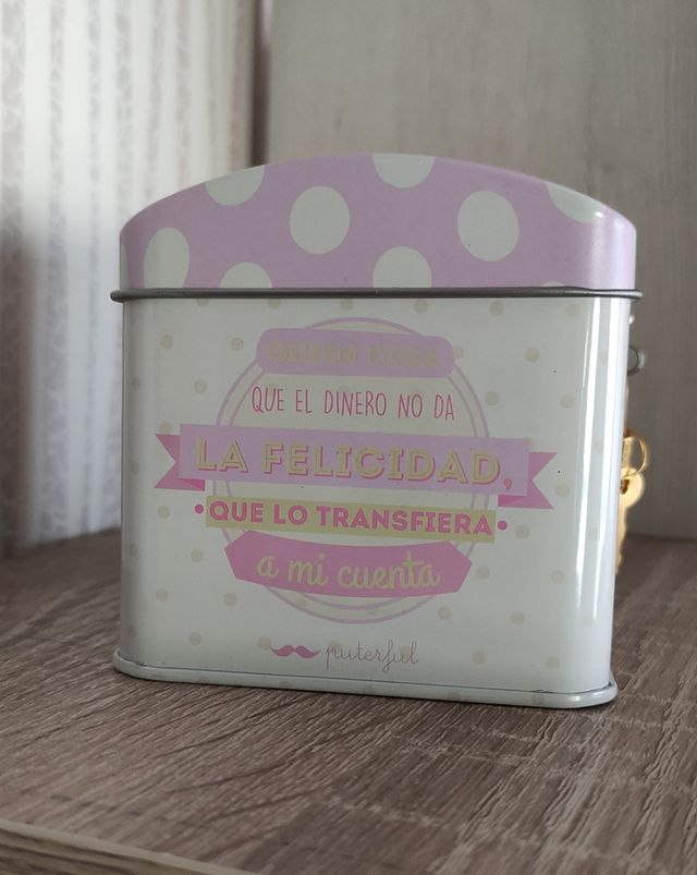 NUEVA. Hucha con candado