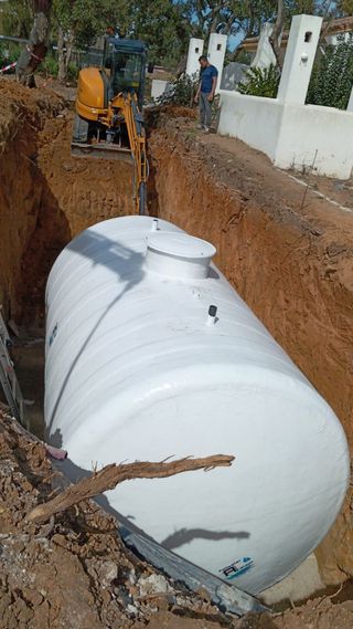 DEPÓSITOS DE POLIÉSTER (PRFV)ENTERRAR/SUPERFICIE