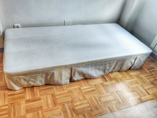 Base tapizada con patas de 90cm x 190cm