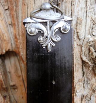 BONITO CRUCIFIJO MADERA Y METAL CANTONERAS ALTAR