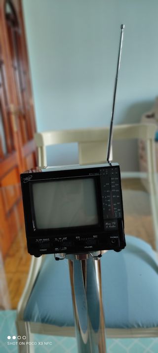 TELEVISOR PORTÁTIL CON RADIO