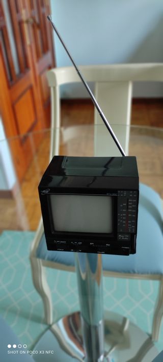 TELEVISOR PORTÁTIL CON RADIO