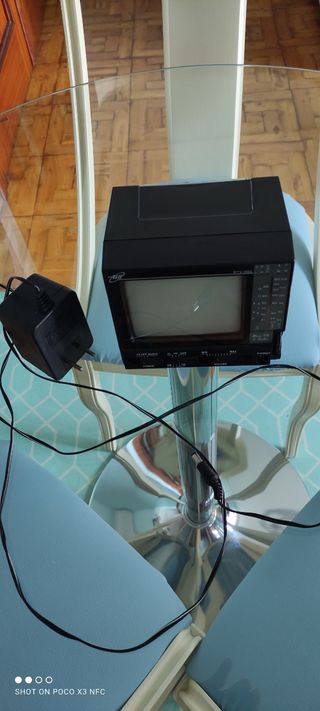 TELEVISOR PORTÁTIL CON RADIO