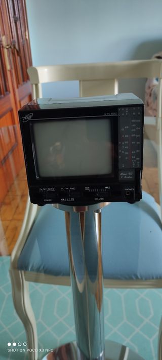 TELEVISOR PORTÁTIL CON RADIO