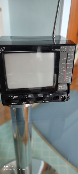 TELEVISOR PORTÁTIL CON RADIO