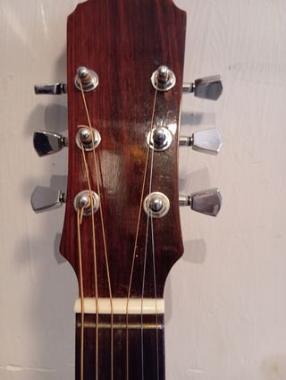 Guitarra acústica admira Wester