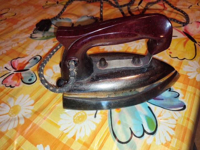 Ferro da stiro vintage da collezione