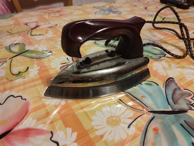 Ferro da stiro vintage da collezione