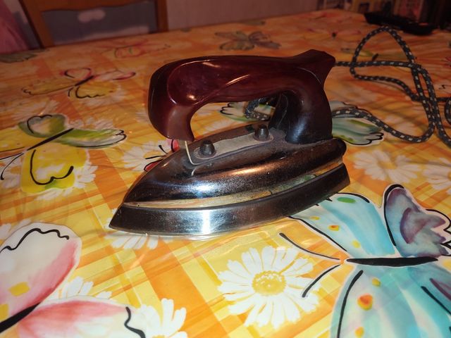 Ferro da stiro vintage da collezione