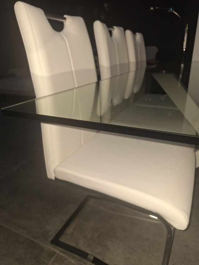 Conjunto de mesa con sillas