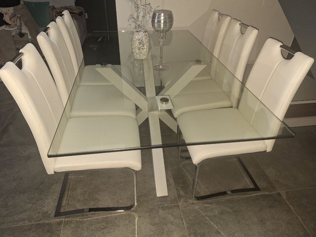 Conjunto de mesa con sillas