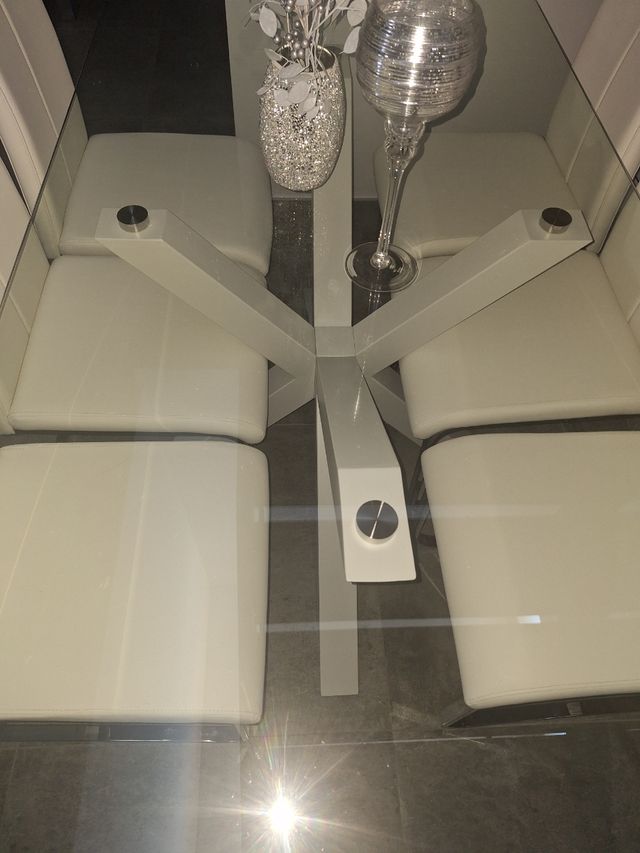 Conjunto de mesa con sillas