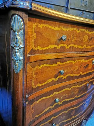 Cajonera. Antigua. Marquetería