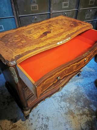 Cajonera. Antigua. Marquetería