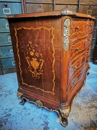 Cajonera. Antigua. Marquetería