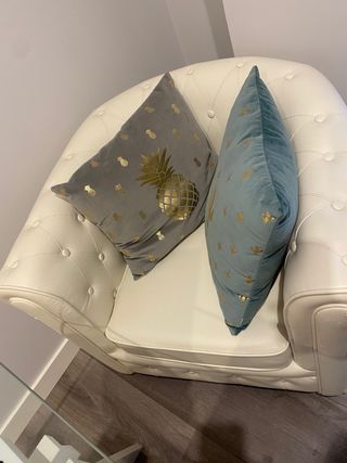 Sillón capitoné blanco