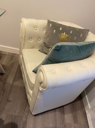 Sillón capitoné blanco