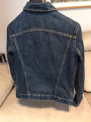 Cazadora vaquera azul en muy buen estado