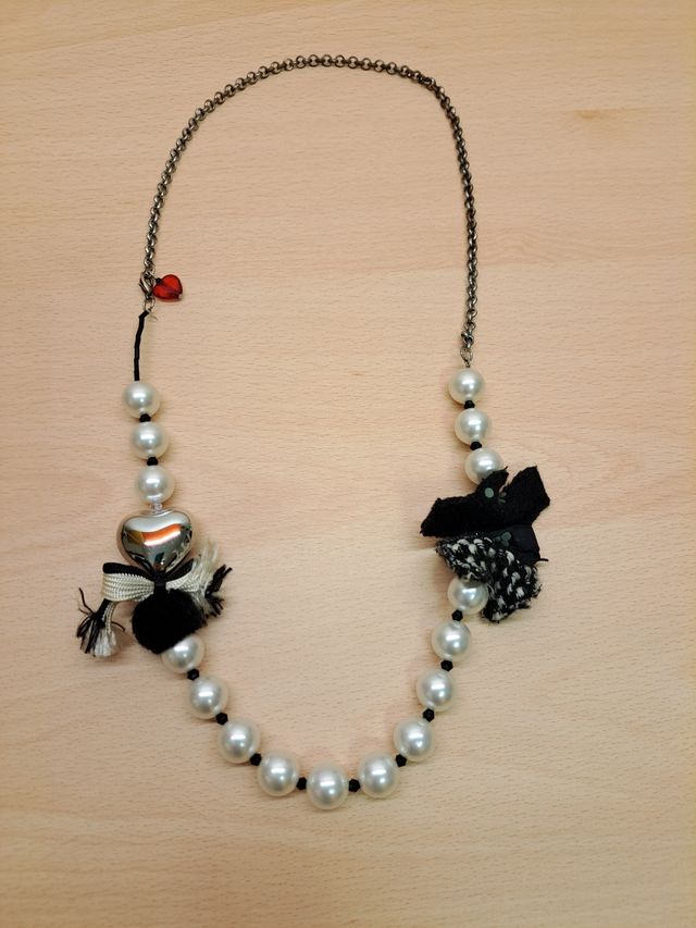 Collana originale con perle, cuori, fiocchi, caten