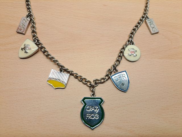 Collana Crazy Frog con medagliette