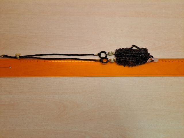 Collana con pietre marroni