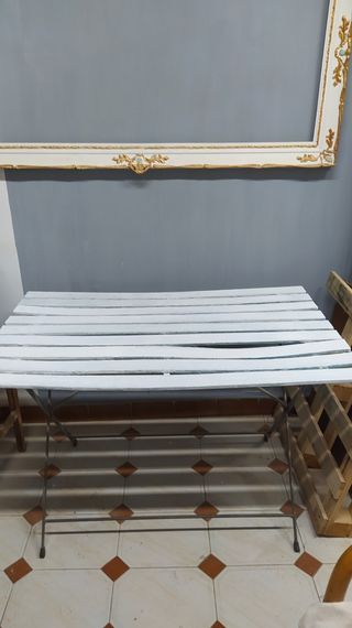 Mesa plegable de madera y metal