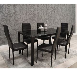 Mesa cristal con sillas. Varios colores