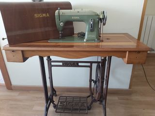 Máquina de coser antigua. SIGMA