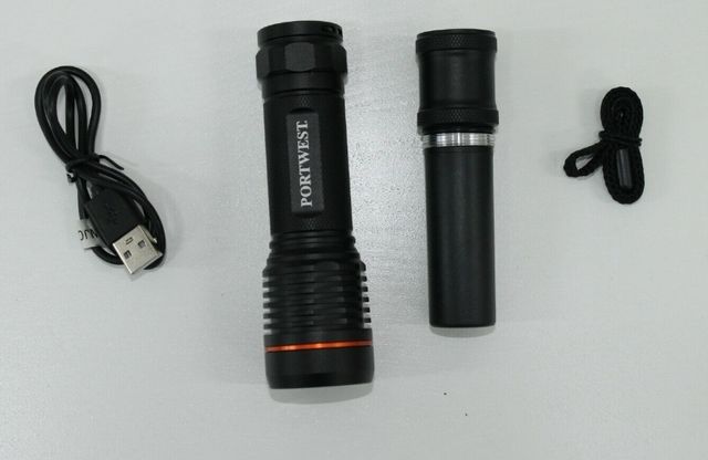 Torcia ricaricabile a led USB nuova 