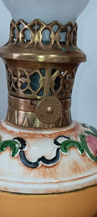 QUINQUE DE PORCELANA Y MECHERO BRONCE