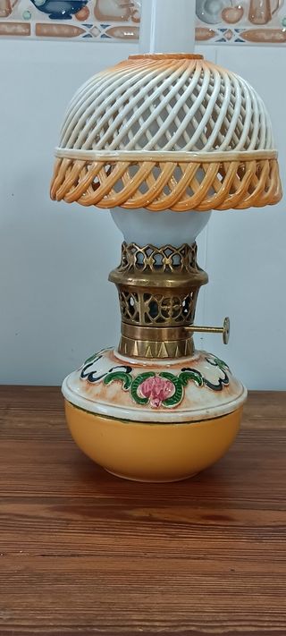 QUINQUE DE PORCELANA Y MECHERO BRONCE