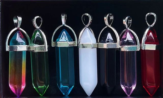 Lote 7 colgantes con cordón "SOLO ENVIO"