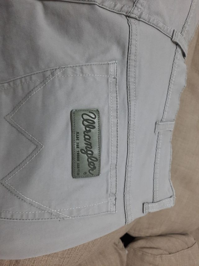 Pantalón estilo chino