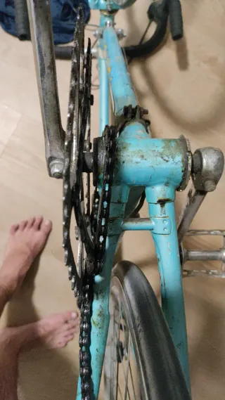 Bicicleta de carretera a restaurar