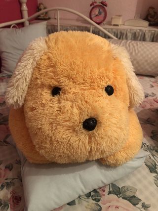 Perro de peluche Pek
