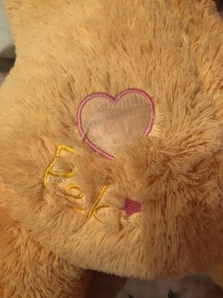 Perro de peluche Pek