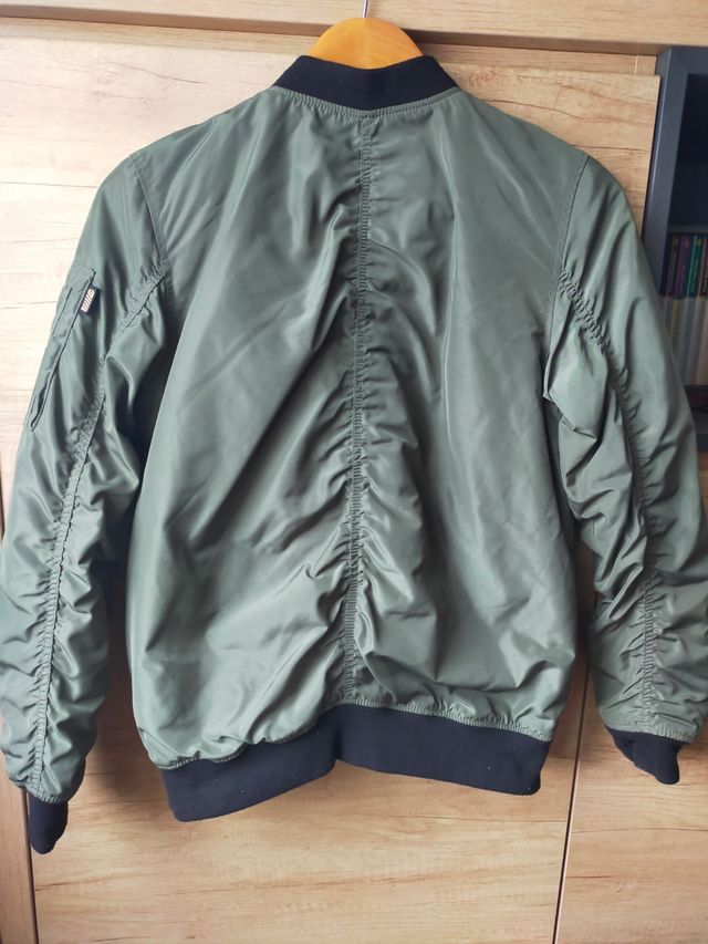 Cazadora bomber verde caqui