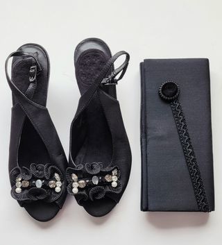 Bolso y zapatos con pedrería