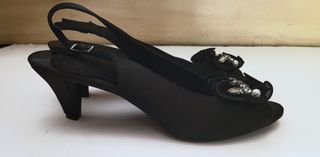 Bolso y zapatos con pedrería