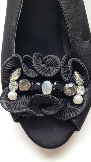 Bolso y zapatos con pedrería