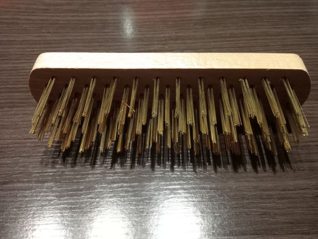 Cepillo manual de acero laminado.