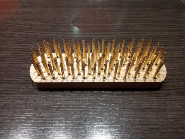 Cepillo manual de acero laminado.