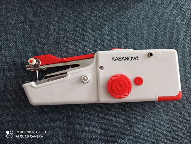 Macchina da cucire portatile