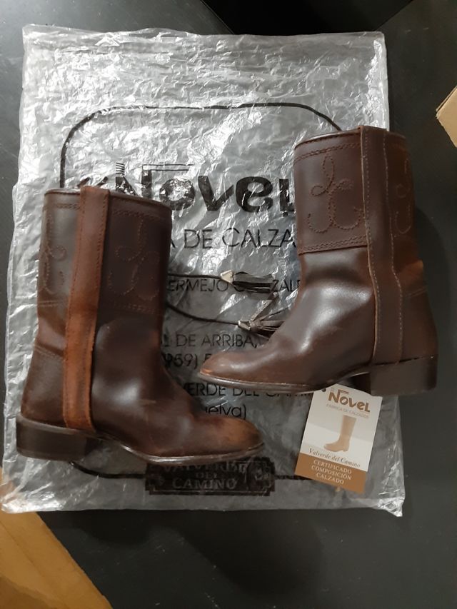 Botos o botas niño de Valverde del Camino